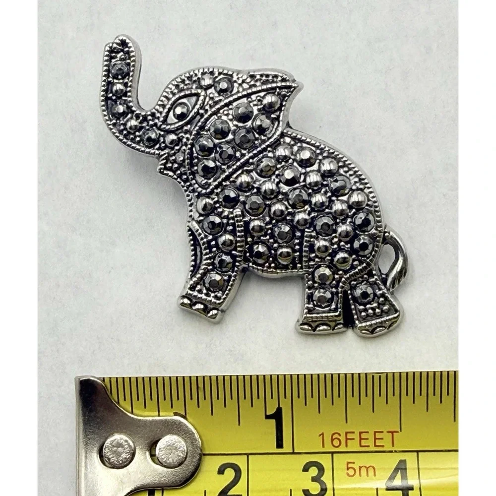 Vintage Elephant Brooch Silver Tone Marcasite Style Animal Pin‎ Good Luck